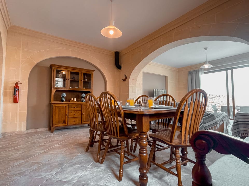 Kitchen and Dining Area (5)