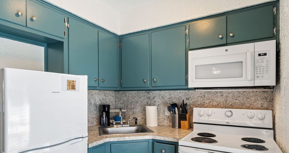 Fresh, functional, and full of personality—your perfect cooking space.