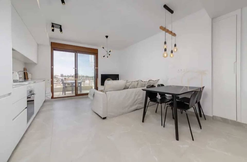 Livingroom & Kitchen