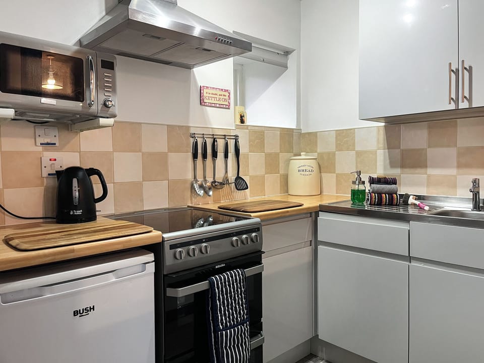 Kitchen | Culver Cottage - Fox Valley Cottages, Looe
