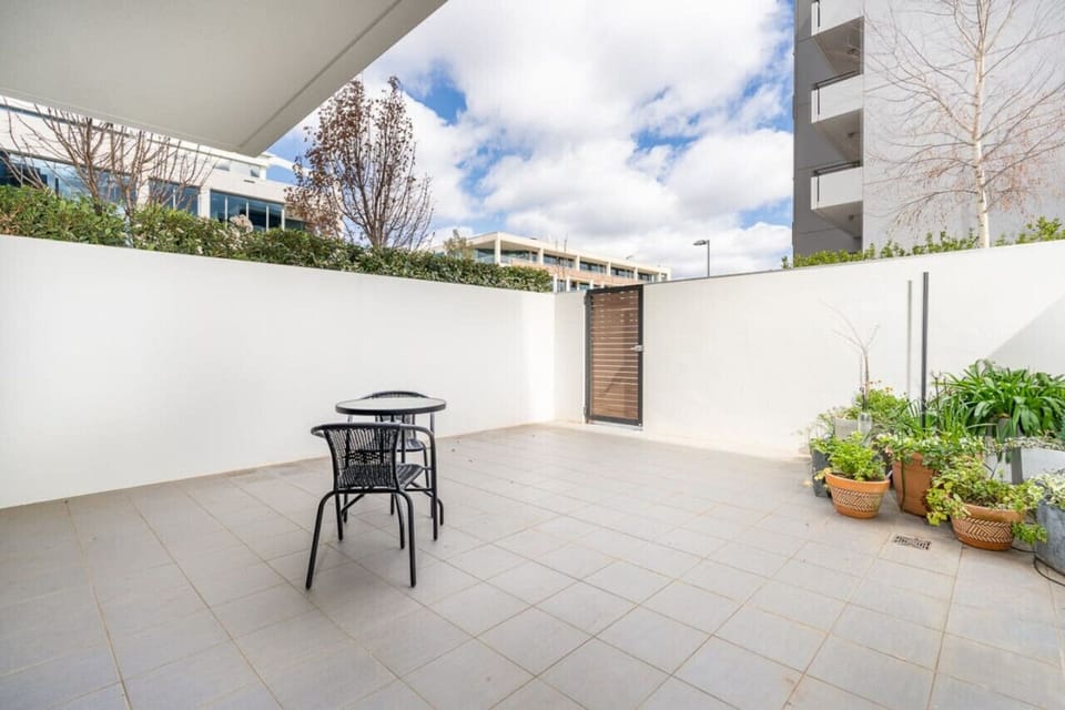 `Enjoy the expansive beauty of our spacious courtyard, offering plenty of room for relaxation and outdoor activities. With its generous size and inviting atmosphere, it’s perfect for gatherings, leisurely lounging, or simply enjoying the fresh air.