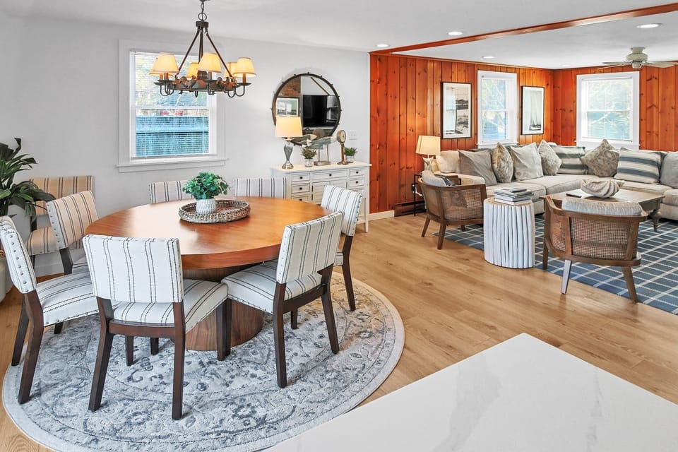 Architecture, Building, Dining Room, Dining Table, Furniture