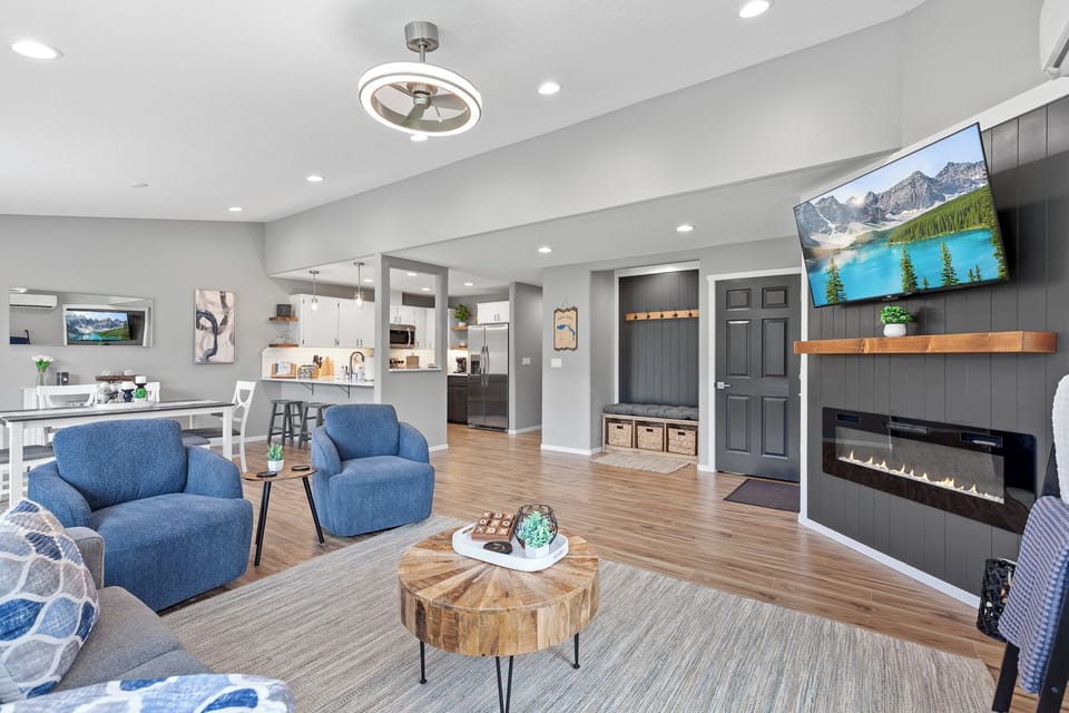 Smart TV, fireplace