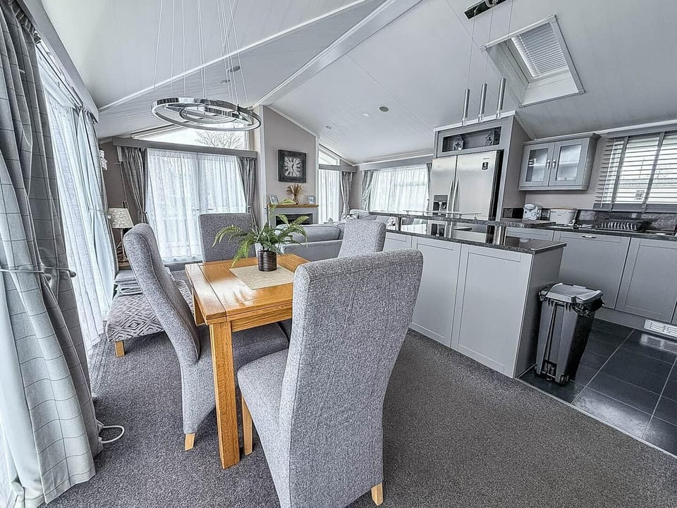Designed for both convenience and connection, this warm and welcoming space lets you cook, dine, and socialise with your guests with ease  so that you can decide your Hunstanton adventures together.