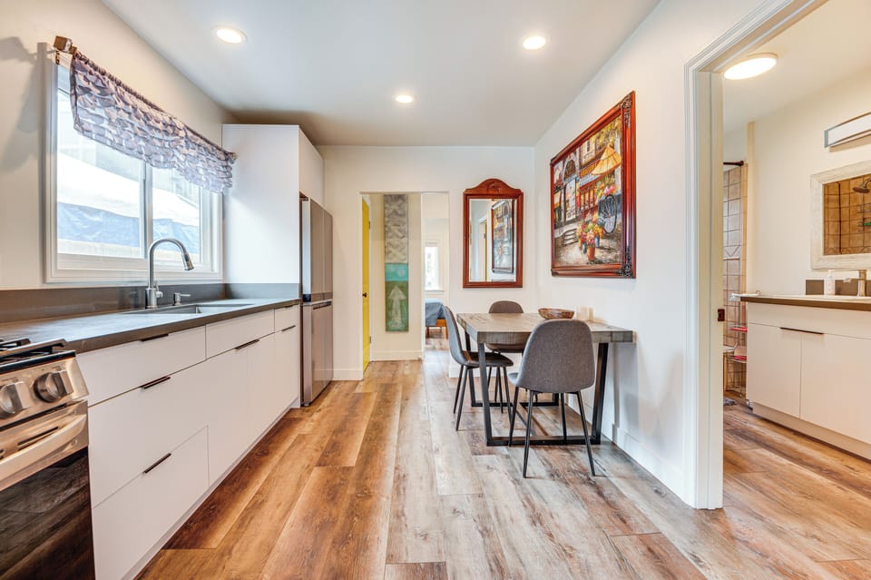 Kitchen & Dining Area | Single-Story Home