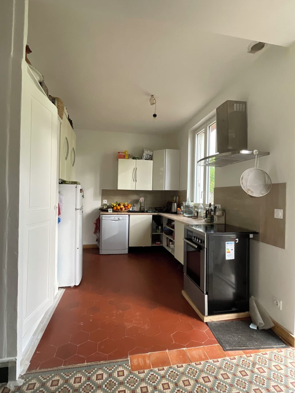 Oven, stovetop, dishwasher, electric kettle