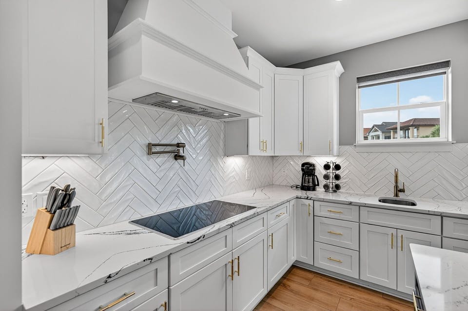 Storybook - Destiny by the Sea - Kitchen