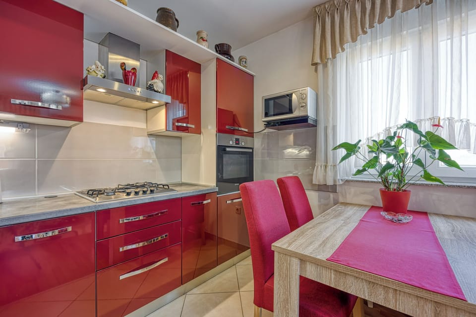 Kitchen and dining area