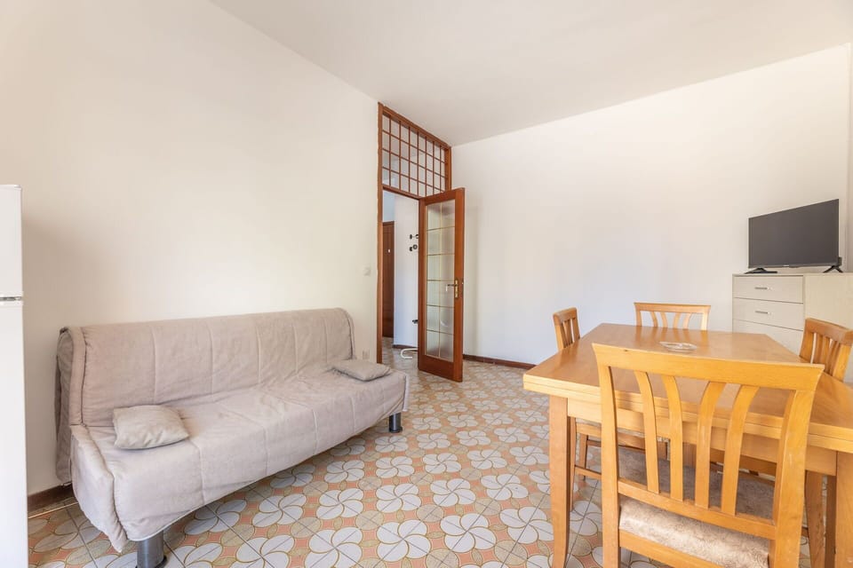 Autumn, Dining Room, Living Room, Spring, Summer