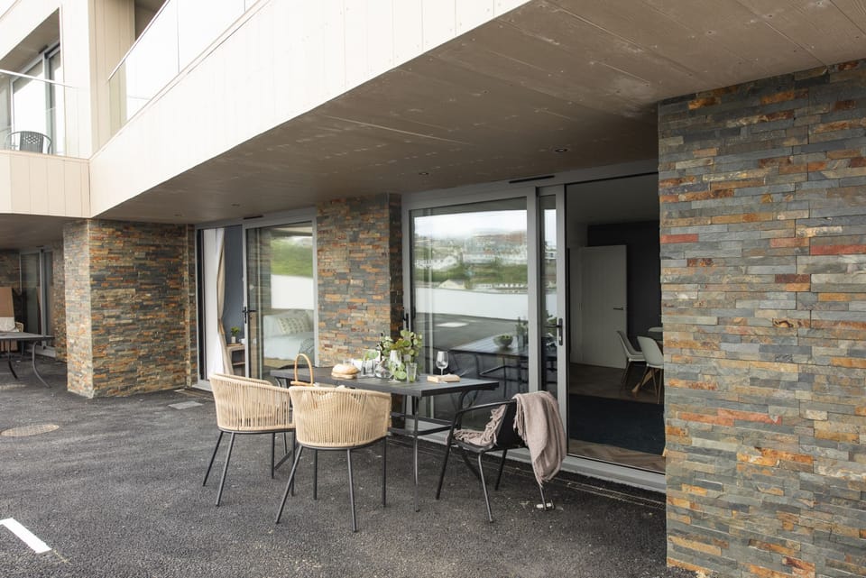 Outside seating area for 3 people - 2 Oasis Sands