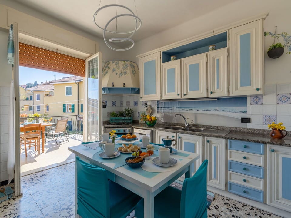 Furniture, Interior Design, Flooring, Home, Chair, Kitchen & Dining Room Table, Table, Floor, Dining Room, Apartment