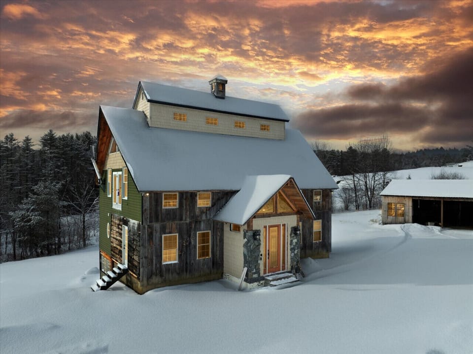 Welcome to Vermont Retreat! A cozy 3BR home surrounded by stunning mountain views and nature’s beauty—your perfect escape awaits!