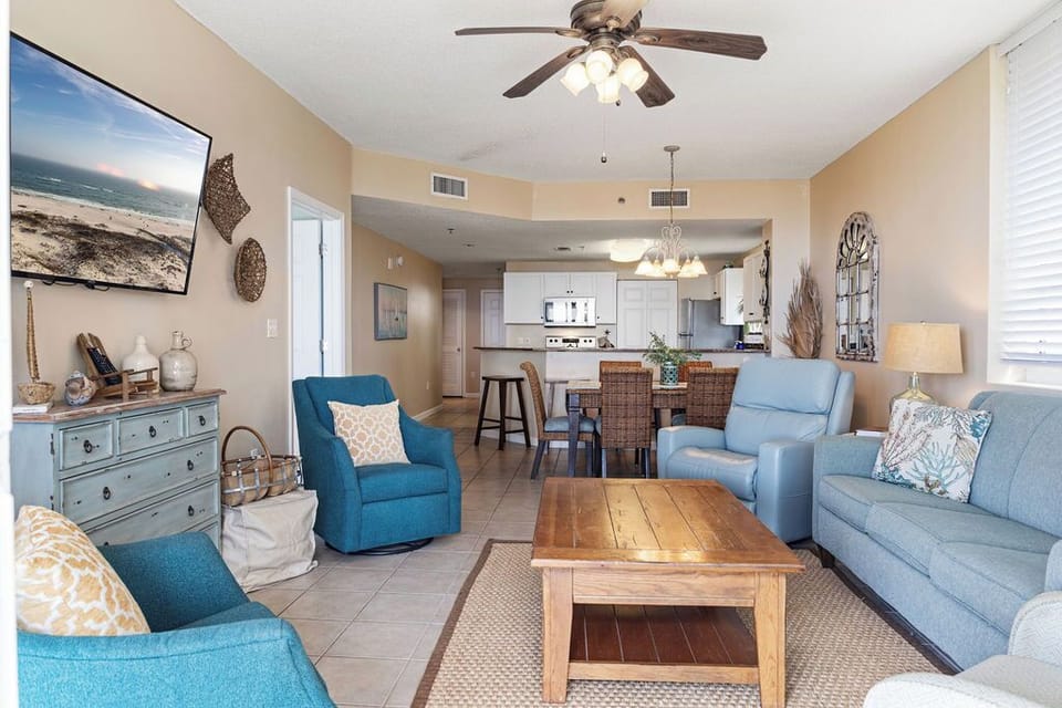 Living Area - The open and spacious living area features plenty of comfortable seating, including a sofa sleeper for additional, overnight guests.