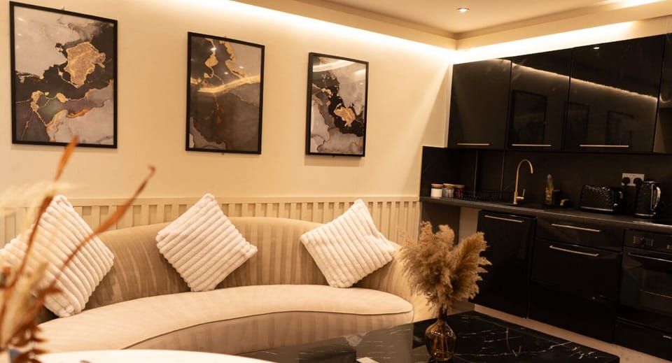 Living Room / Lounge