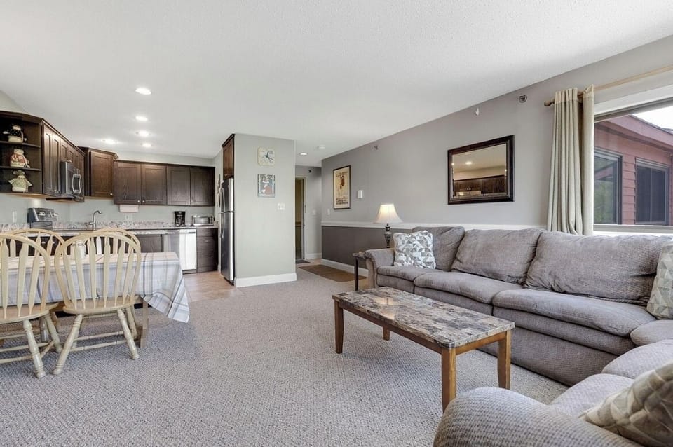 Kitchen/dining/ living room