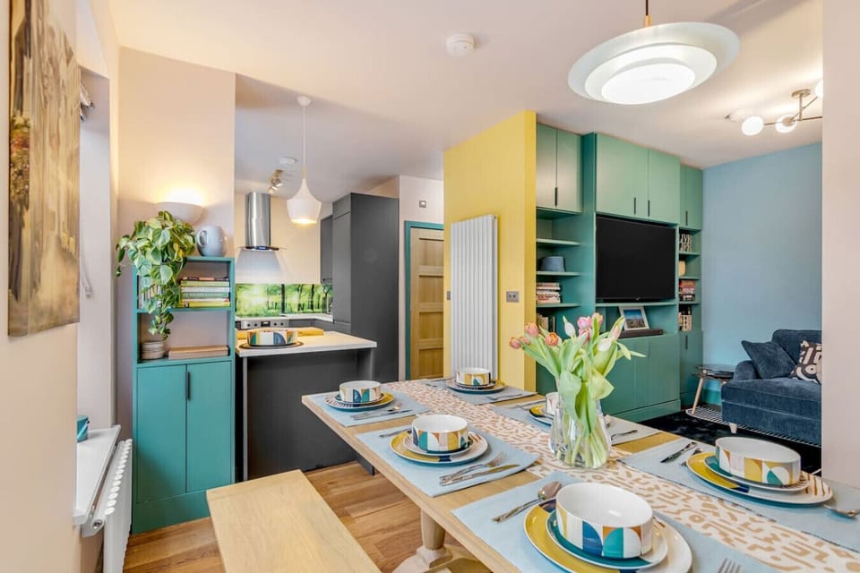 Dining room flows into kitchen and lounge