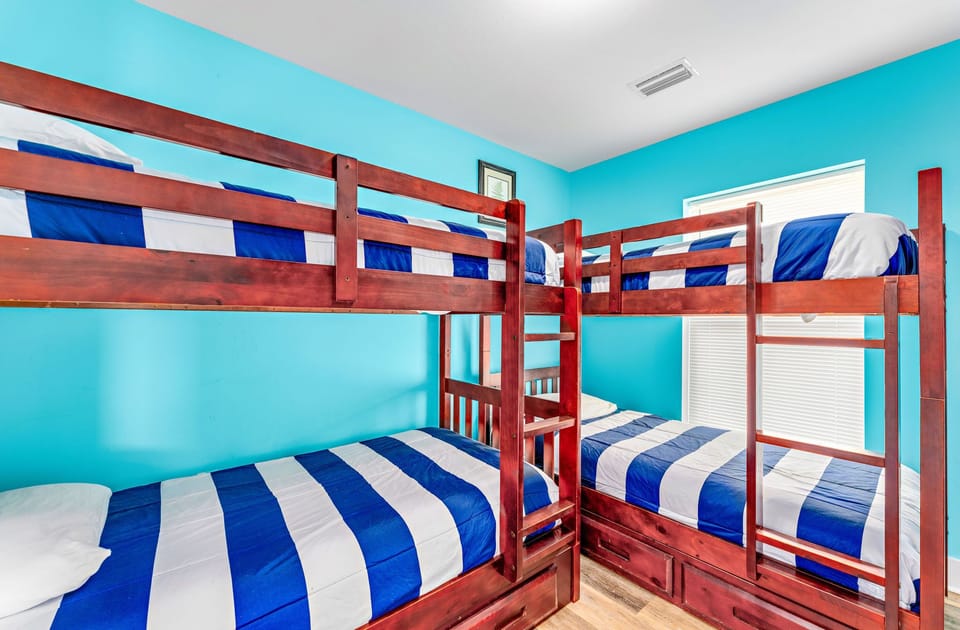 Bedroom 5: two bunk beds sleeping 4 kids, 2 adults