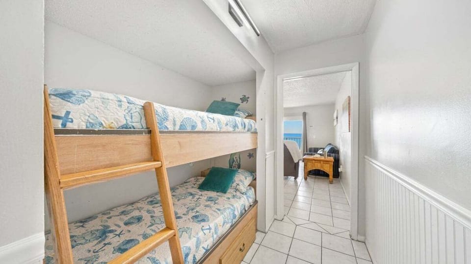 Cozy bunk bed nook