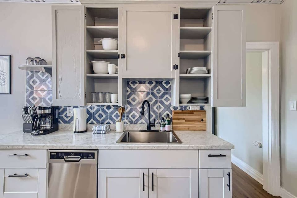 Plentiful cabinet space to accommodate trips to the store and anything else you may need