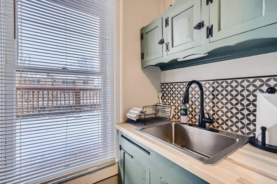 A large sink so you can procrastinate doing the dishes even longer!
