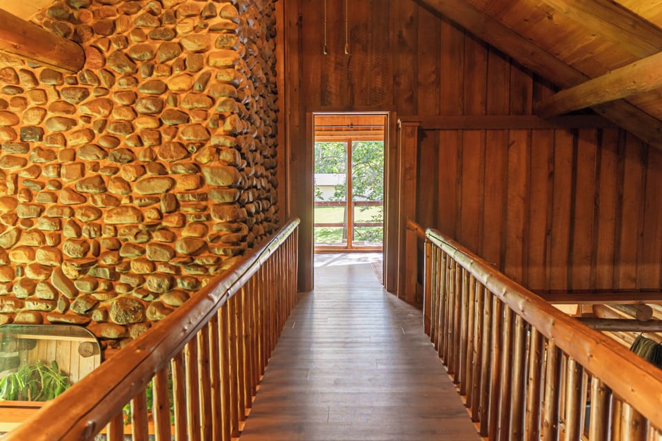 2 floor walkway
