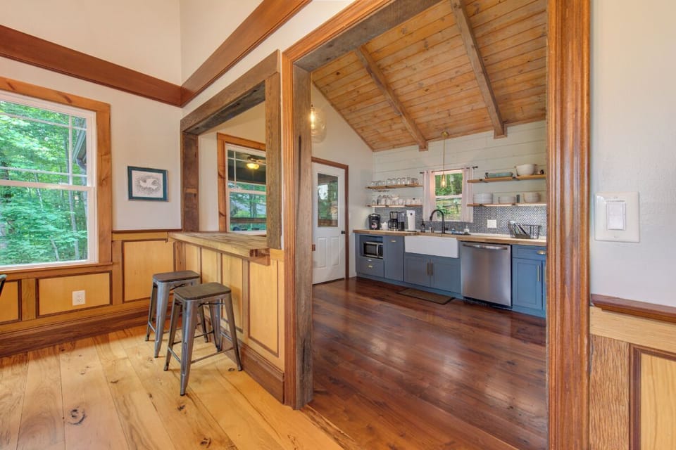 Hatcher Top Hideout's fully-equipped kitchen