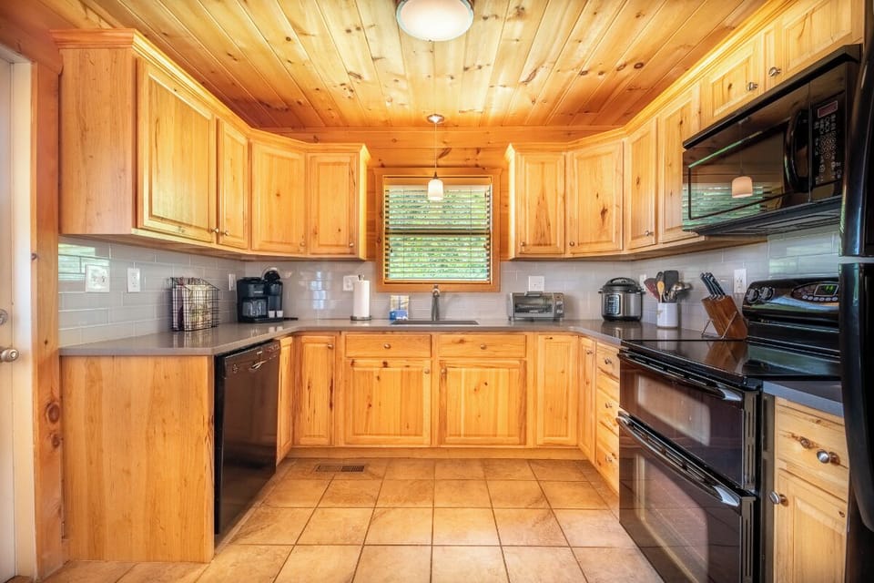 Sunset Station's fully-equipped kitchen