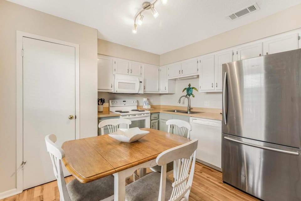 Dining / kitchen area