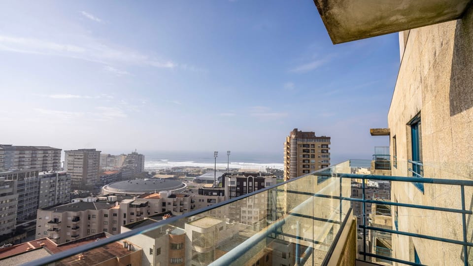 Stunning balcony with breathtaking ocean views over Póvoa de Varzim. The perfect spot to soak up the sun and enjoy the fresh sea breeze.
#OceanView #SeasideEscape #PovoaDeVarzim #PortugalStay #CoastalLiving