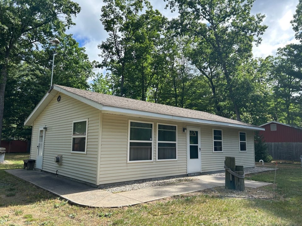 3 Bedroom cottage on 3 large lots offering lots of room for parking.