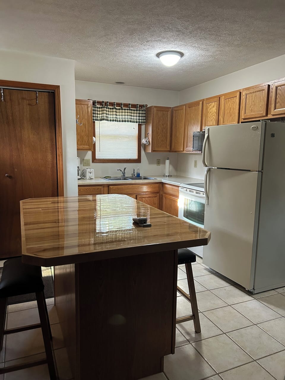Fully equipped eat in kitchen with coffee maker, microwave and full size fridge.