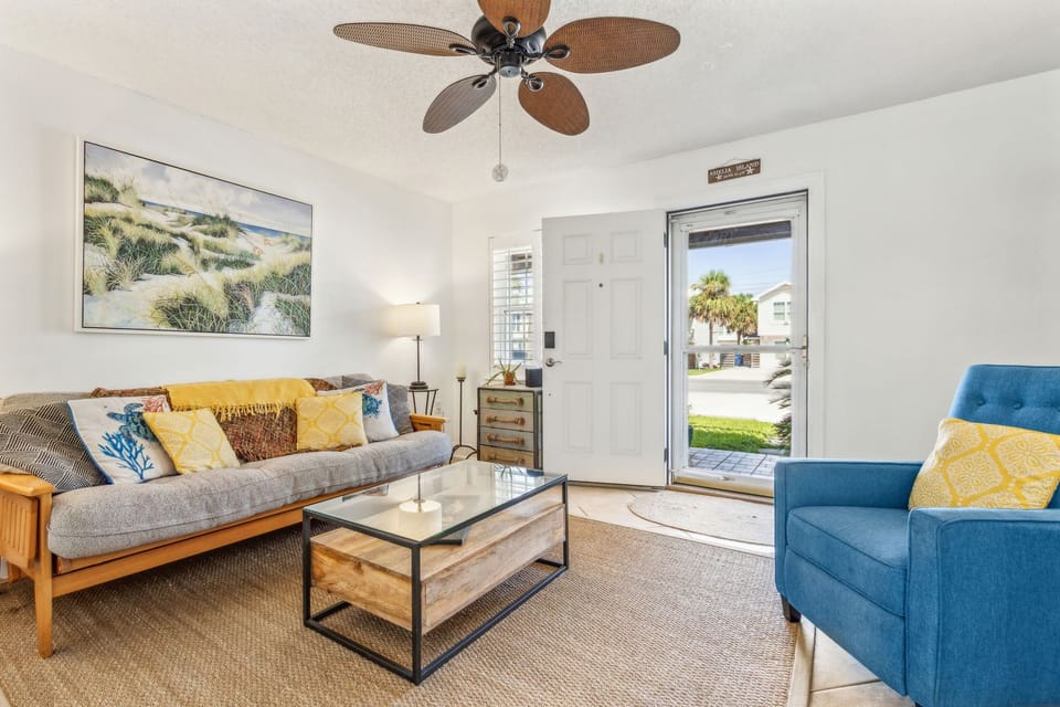 833 B Tarpon Ave - Living Area 1