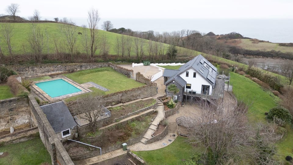 Whimbrels House Pool And Gardens