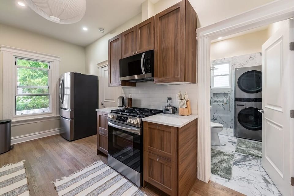 Warm and modern kitchen