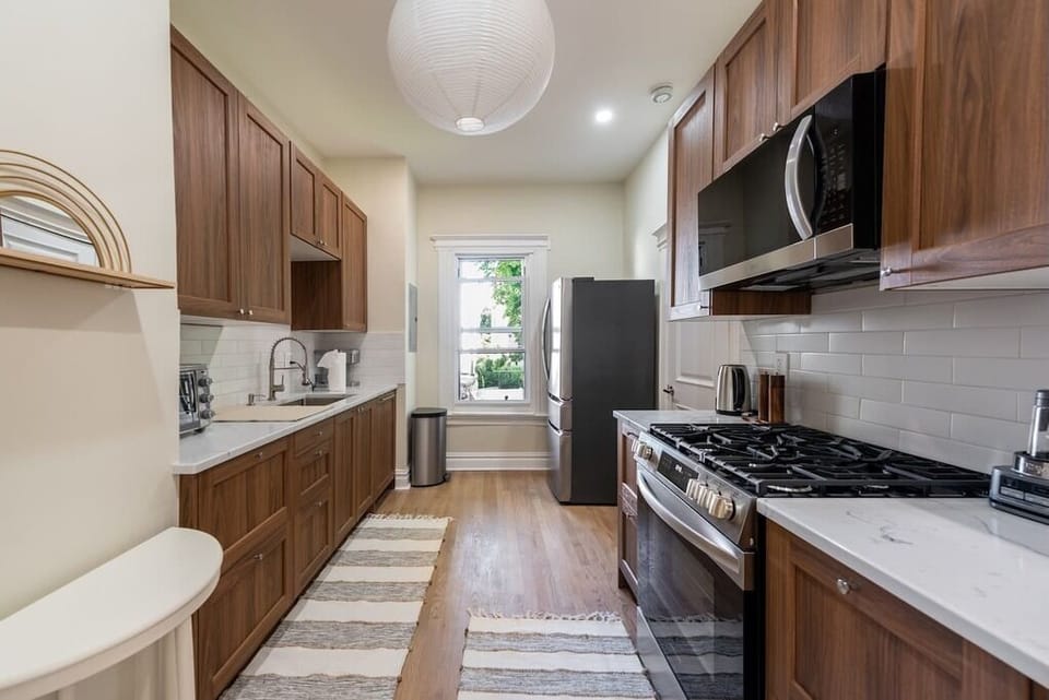 Warm and modern kitchen