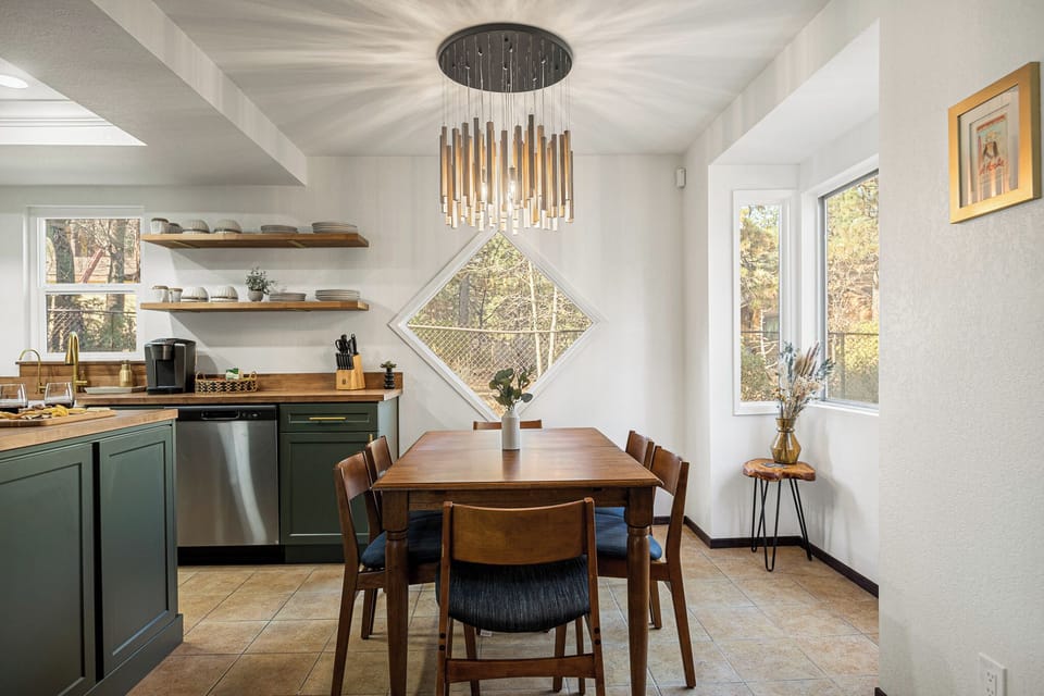 Dining room seats 6