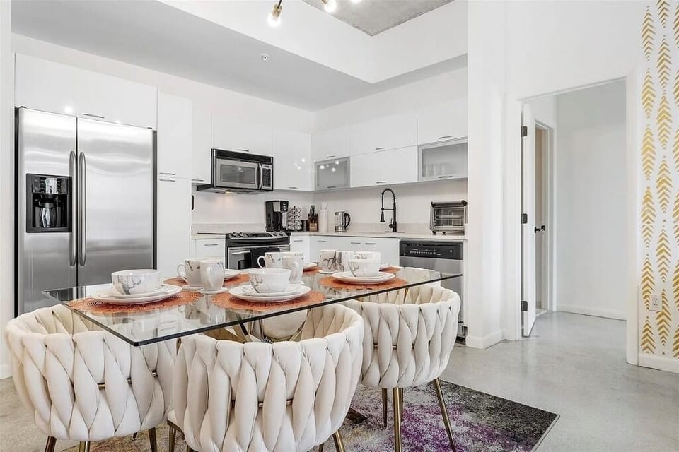 Modern dining luxury.