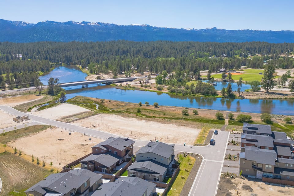 “Breathtaking lake and mountain view