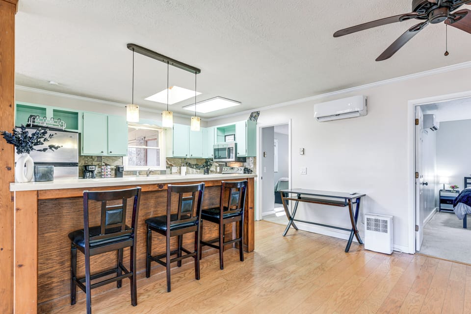 Kitchen | Cooking Basics | Drip & Keurig Coffee Maker | Bar Seating