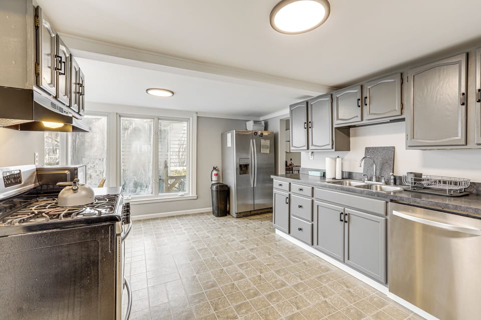 Kitchen | Keurig Coffee Maker | Dishwasher | Tea Kettle | 1st Floor