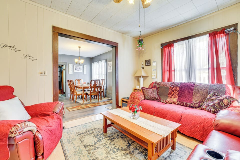 Preston Vacation Rental | 2BR | 1.5BA | 1,700 Sq Ft | 6 Steps to Enter