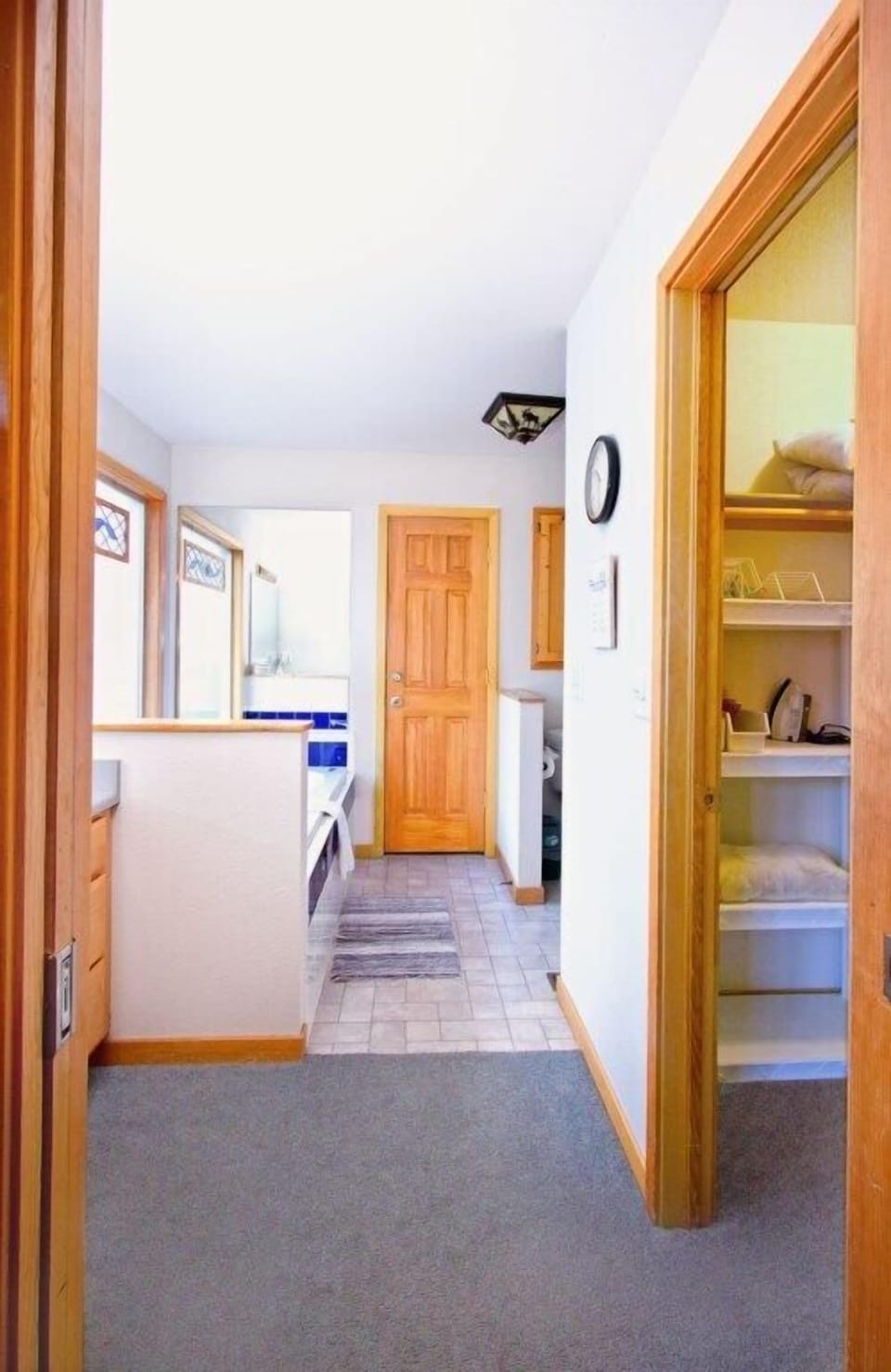 EntrancetoBathroom1