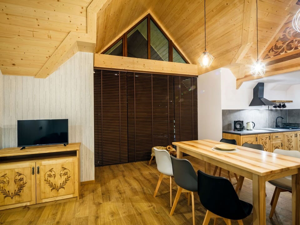 Table, Furniture, Kitchen, Wood, Living Room, Chair, Flooring, Cabinetry, Floor, Laminate Flooring