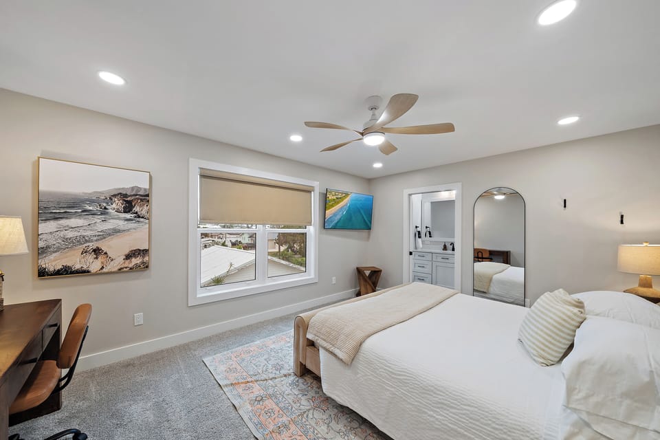 Bedroom 5 - King Bed with Smart TV (Second Floor)