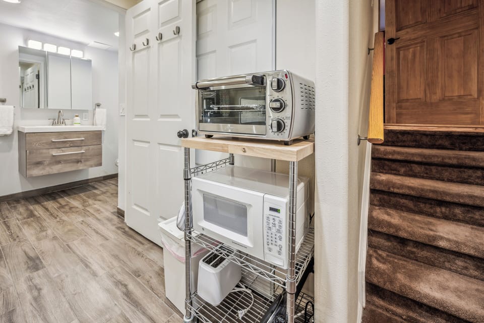 Super clean, tidy, and effective kitchenette.