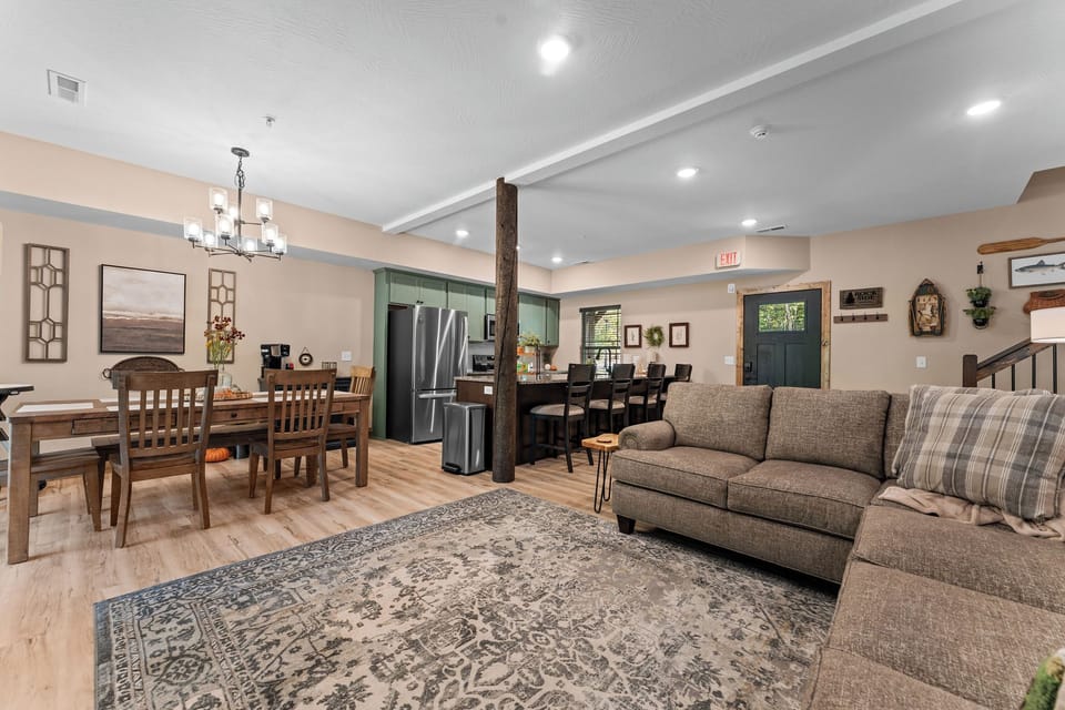 Dining/kitchen