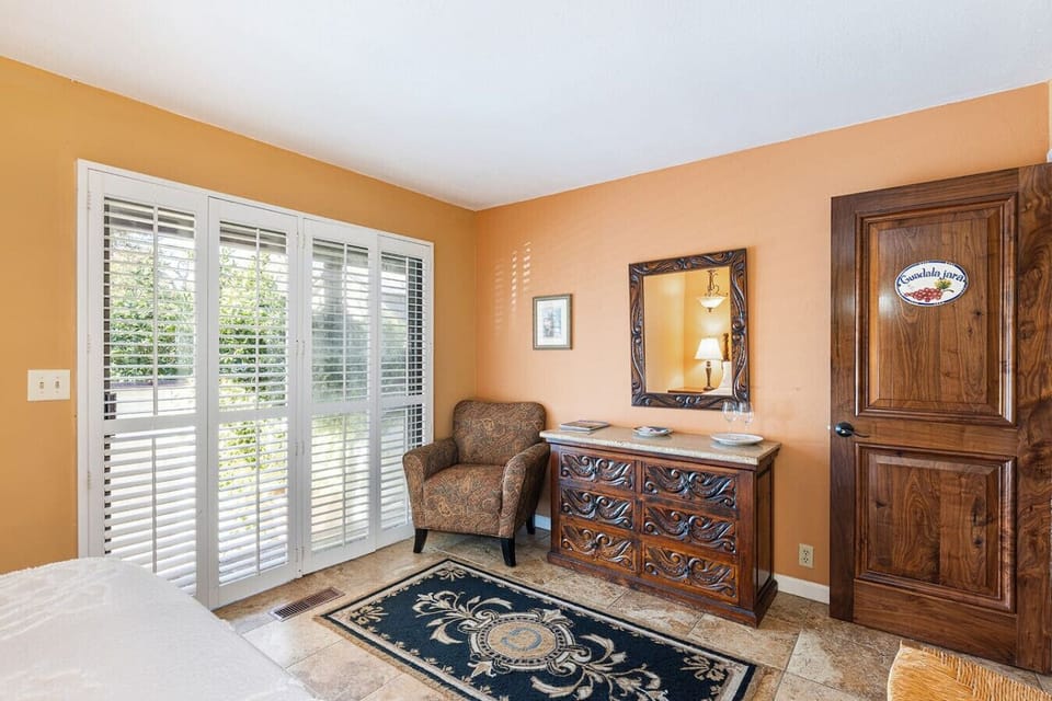 🌞✨ A touch of rustic charm and timeless elegance. The perfect place to wake up to sunshine and serenity!