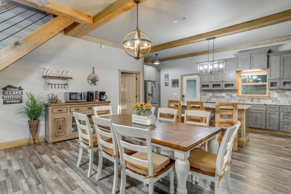 Dining Area | Coffee Bar | 1st Floor