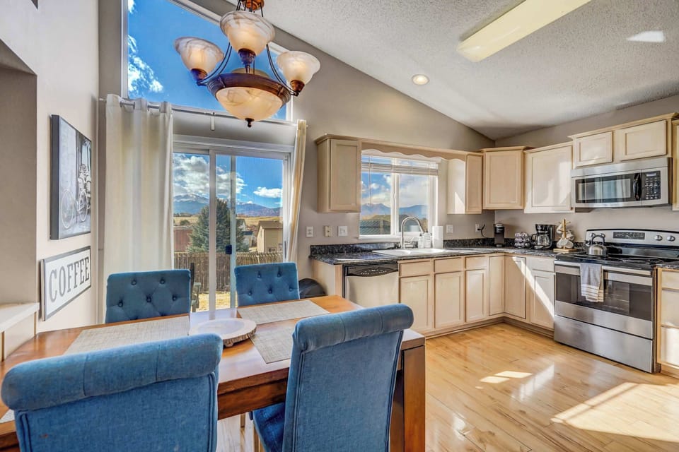 This bright and open kitchen features modern appliances, ample counter space, and a dining area with stunning views for a perfect mealtime experience.

