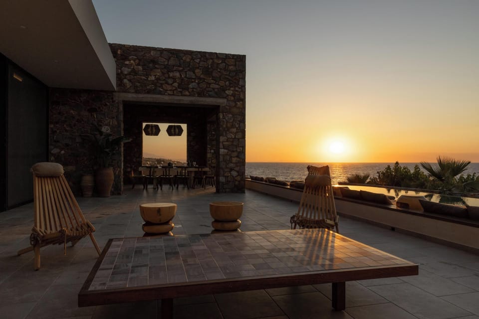Staying in this beachfront villa offers an unforgettable experience, with spectacular, unobstructed views of the sea and breathtaking sunsets.